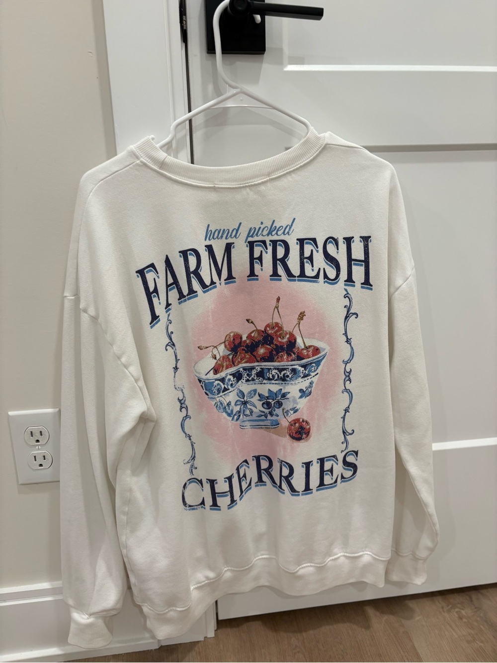 Altar'd State White Crewneck Sweatshirt 100% Cotton - Picture 5 of 7